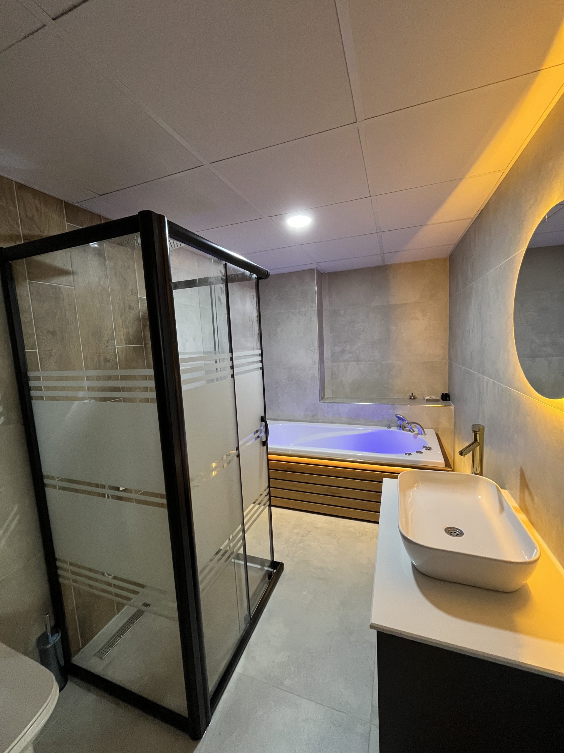 Aziris Hotel Deluxe Suit